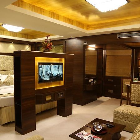 Golden Gate Hotel Indore Luaran gambar