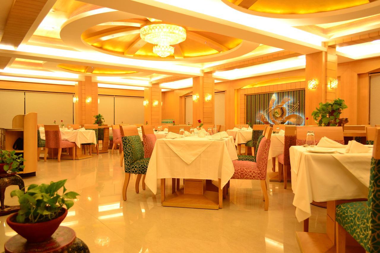 Golden Gate Hotel Indore Luaran gambar