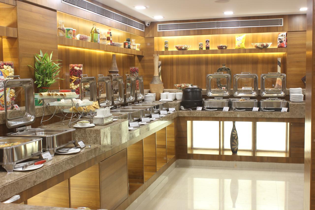 Golden Gate Hotel Indore Luaran gambar
