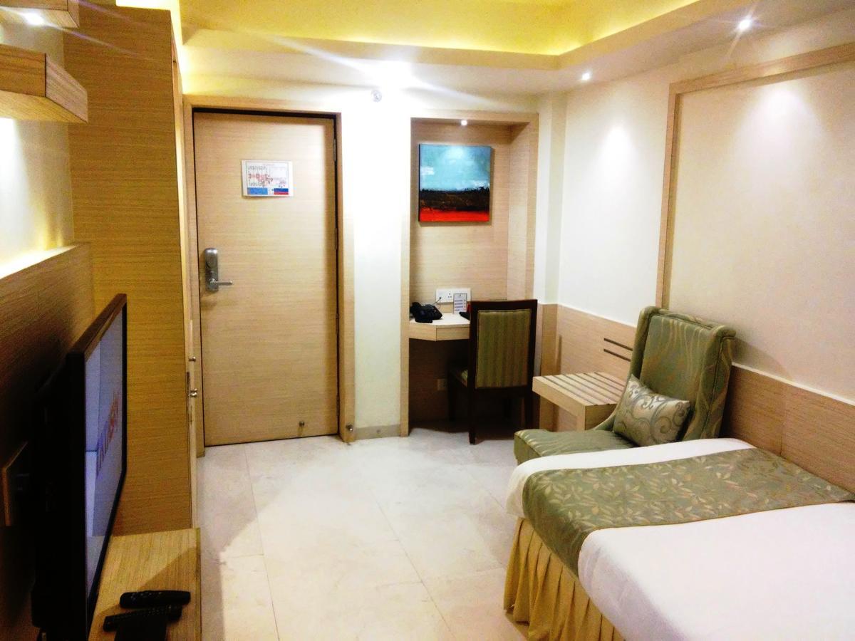 Golden Gate Hotel Indore Luaran gambar