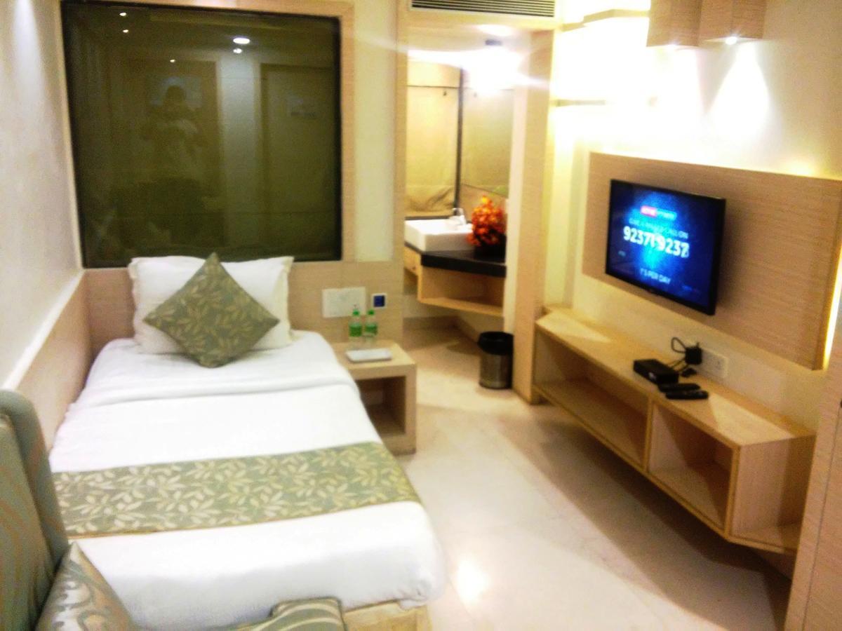 Golden Gate Hotel Indore Luaran gambar