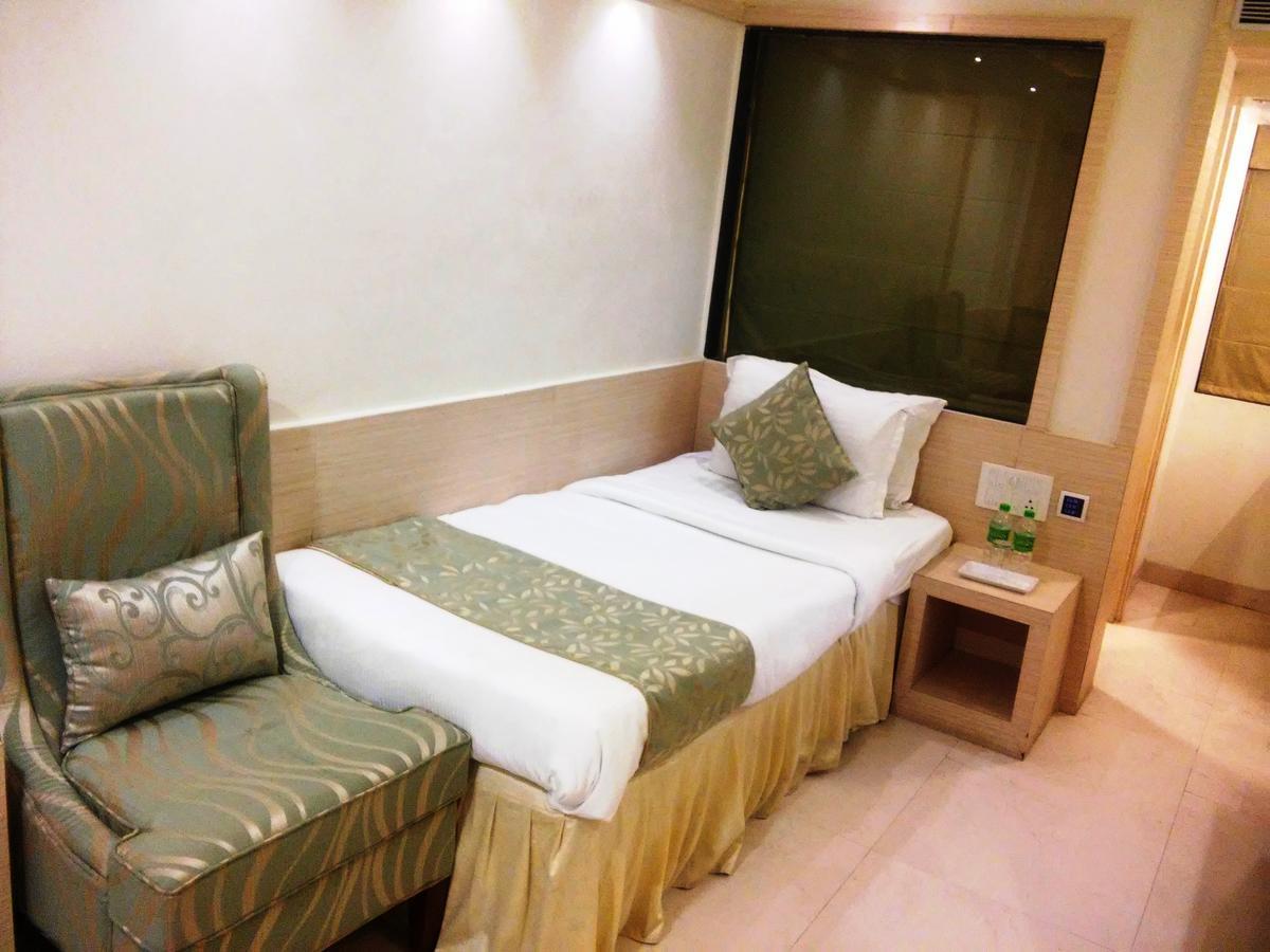 Golden Gate Hotel Indore Luaran gambar