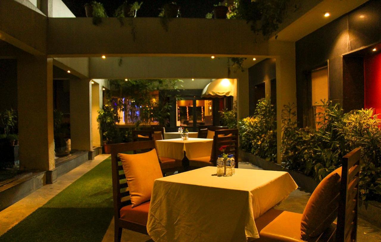 Golden Gate Hotel Indore Luaran gambar
